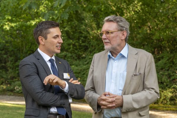 Bild_1: Dr. Max Mentron MdL (CDU) (l.) und Dr. Torsten Tomppert.