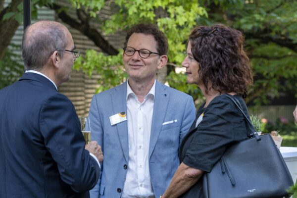 Staatssekretärin Petra Krebs (r.) mit Dr. Karsten Braun (l.) und Dr. Oliver Erens.