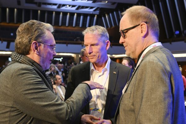 Guter Austausch: Dr. Torsten Tomppert, Jochen Haußmann MdL und Dr. Bert Bauder (v.
l.).