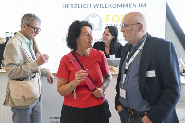 Petra Krebs MdL, gesundheitspolitische Sprecherin der Grünen im Landtag, im Gespräch mit Dr. Hans Hugo Wilms.