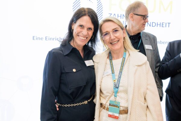 Dr. Jutta Vischer (r.) und Cornelia Schwarz.