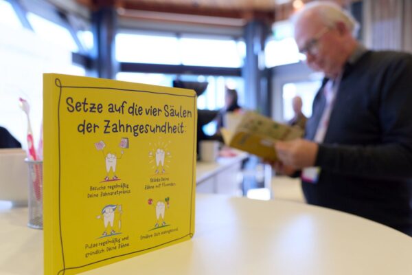 Die Informationsmaterialien des IZZ Baden-Württemberg wurden am Rande des Parteitags rege genutzt.