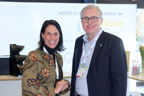 Prof. Dr. Rolf Steltemeier, Direktor der United Nations Industrial Development Organization, im Gespräch mit Cornelia Schwarz.