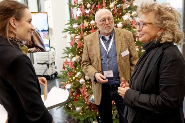 Beate Müller-Gemmeke MdB nahm sich Zeit, um mit ZÄ Sylvie Huber und Dr. Hans Hugo Wilms ins Gespräch zu kommen.