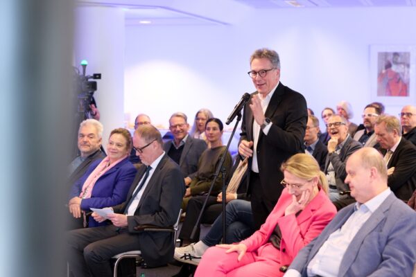 Christian Finster, stellvertretender Vorsitzender der KZV BW, brachte sich mit einer Wortmeldung in die Diskussion ein.