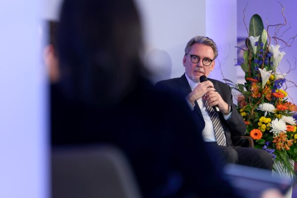 Dr. Torsten Tomppert auf dem Podium der Zahnärzteschaft.