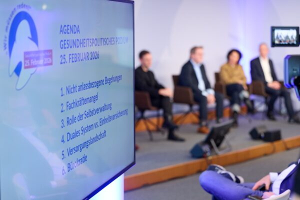 Ein Blick auf die Themenagenda der Podiumsdiskussion.