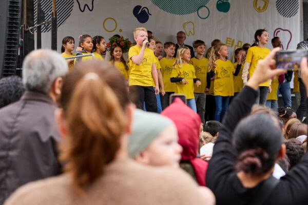 Bühne. Beim Flashmob wurde der ganze Kiliansplatz zur Bühne.